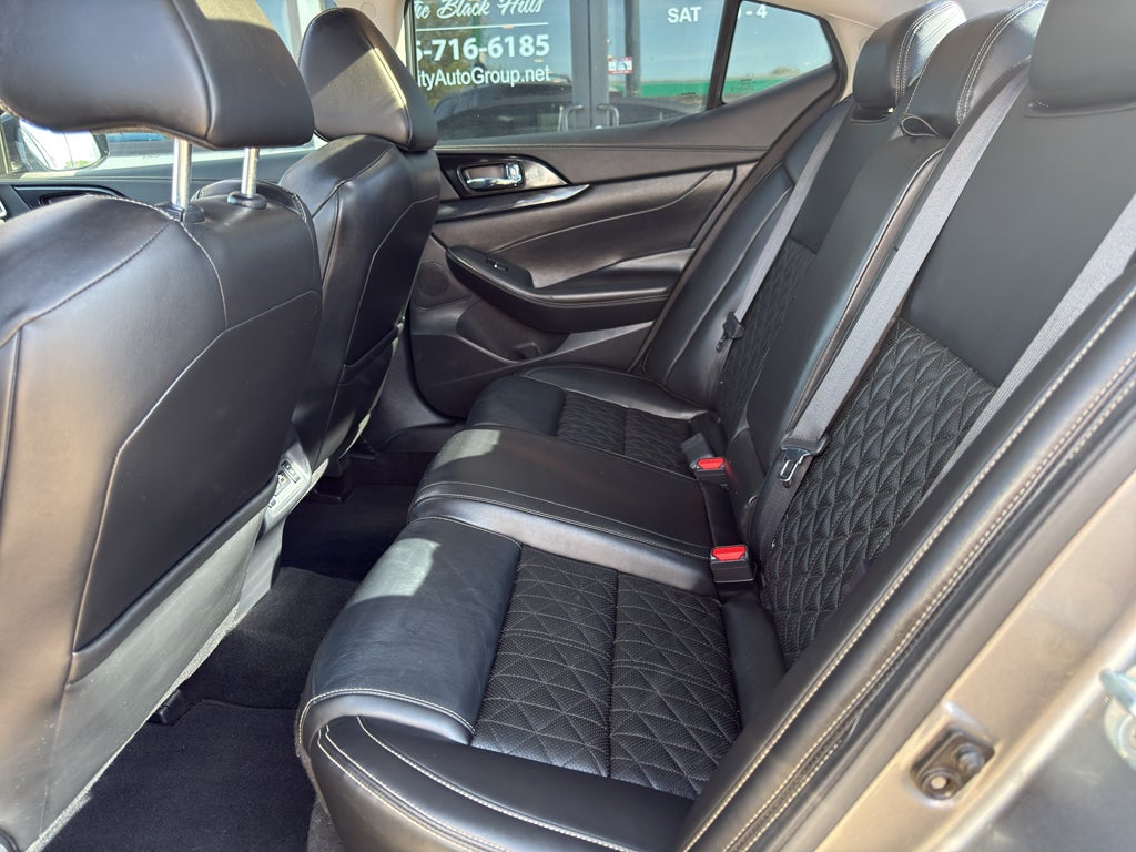 2022 Nissan Maxima Platinum