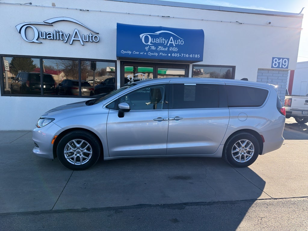2023 Chrysler Voyager LX