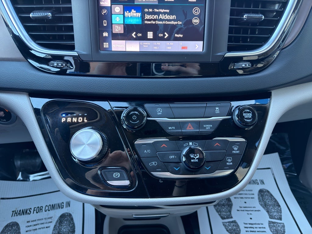 2023 Chrysler Voyager LX