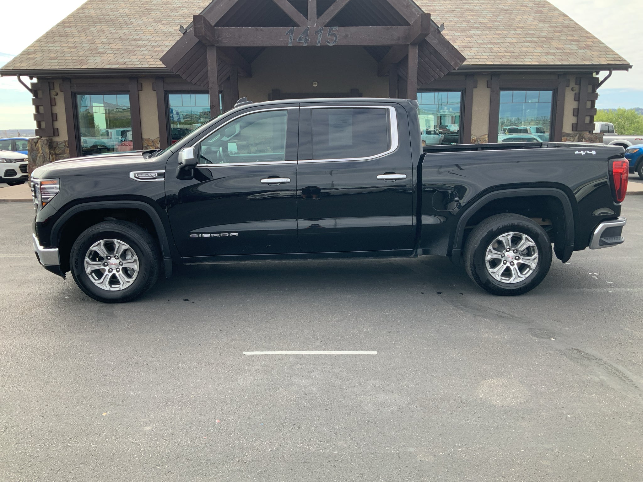 2025 GMC Sierra SLT