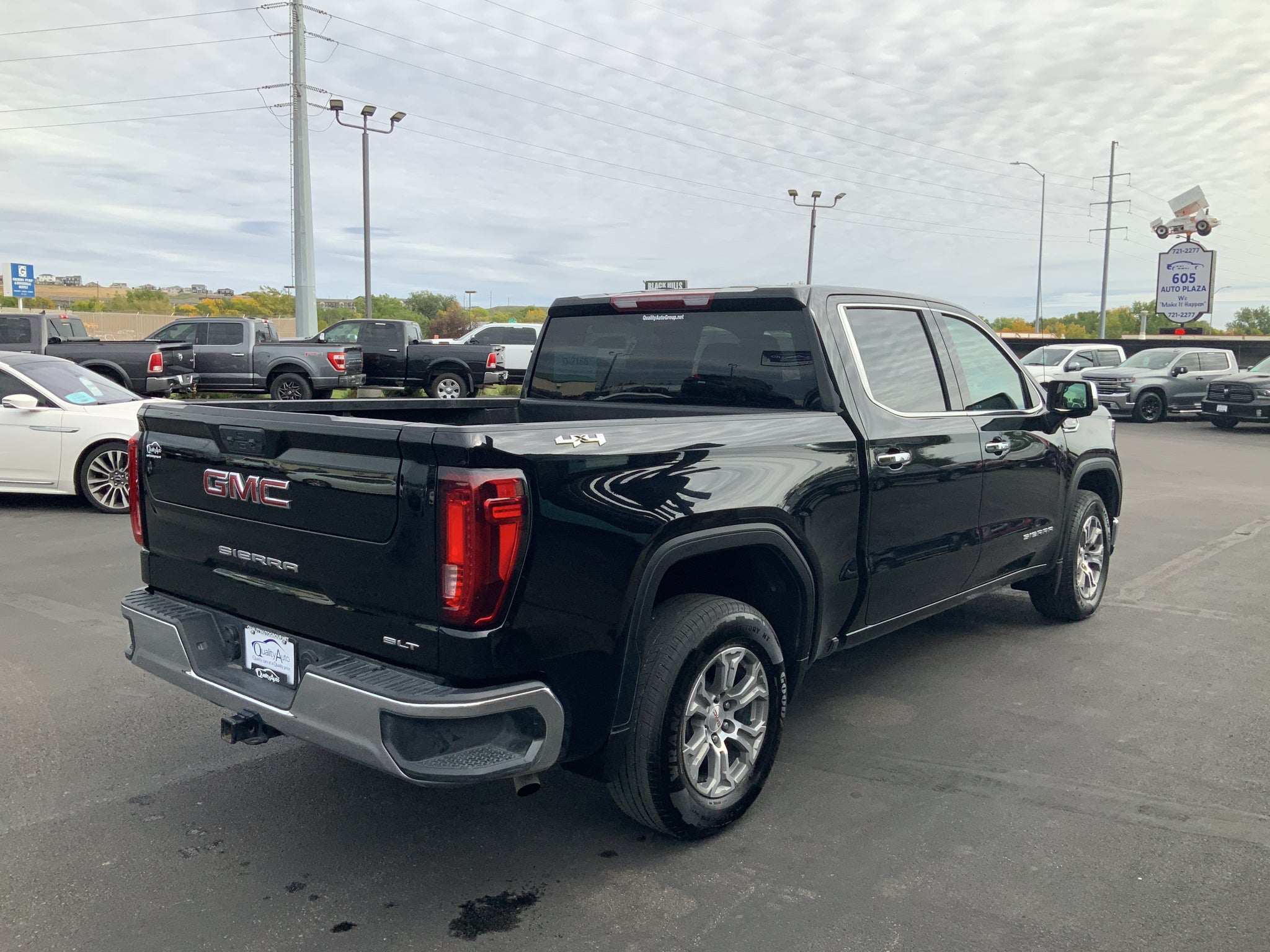 2025 GMC Sierra SLT