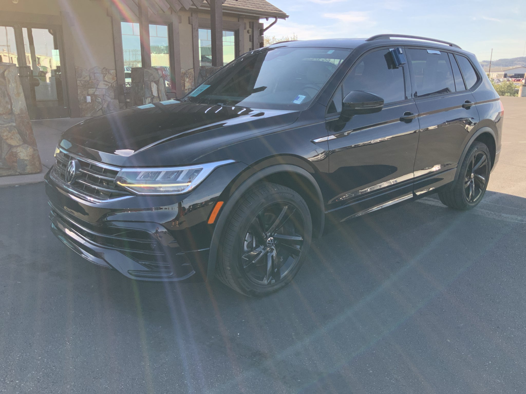2023 Volkswagen Tiguan SE R-Line Black