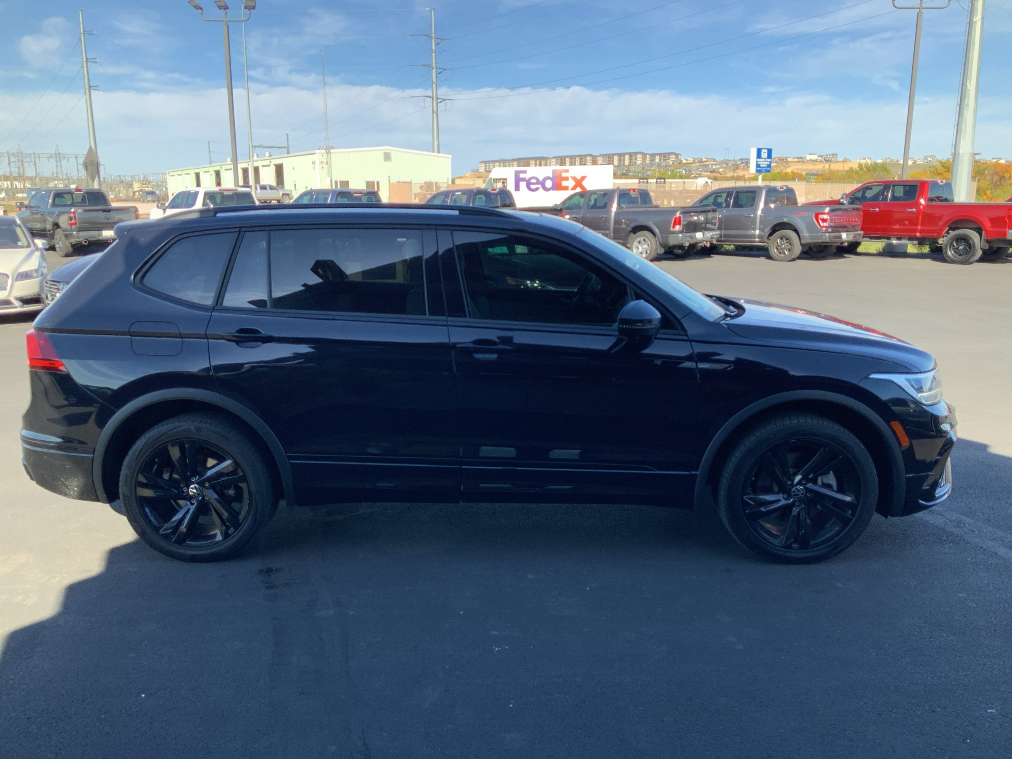 2023 Volkswagen Tiguan SE R-Line Black