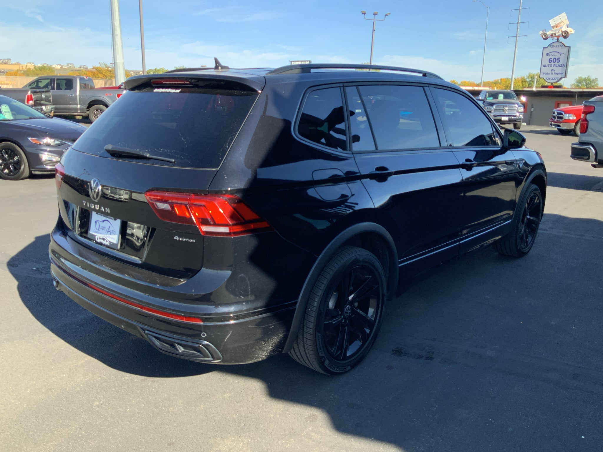 2023 Volkswagen Tiguan SE R-Line Black