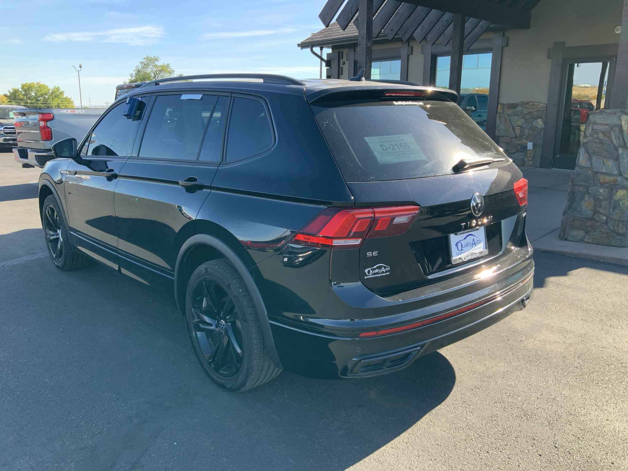 2023 Volkswagen Tiguan SE R-Line Black