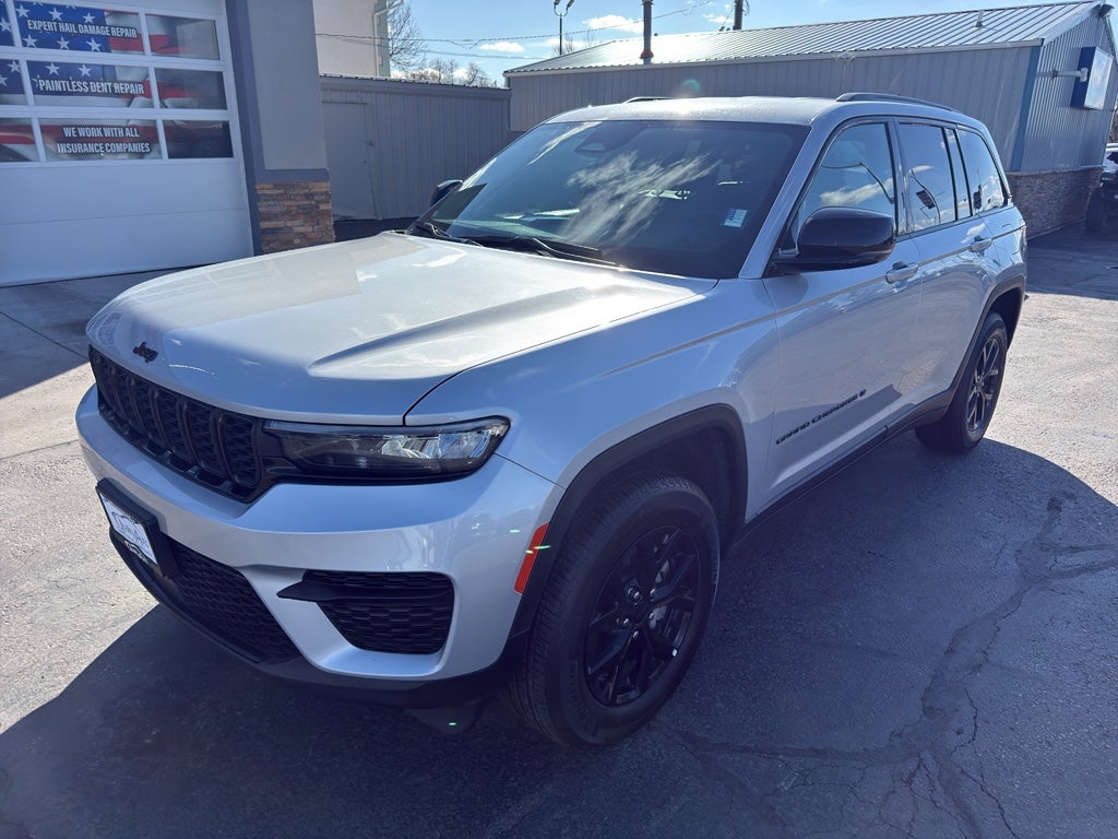 2025 Jeep Grand Cherokee Laredo