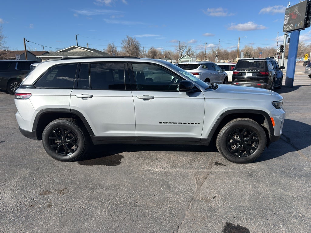 2025 Jeep Grand Cherokee Laredo