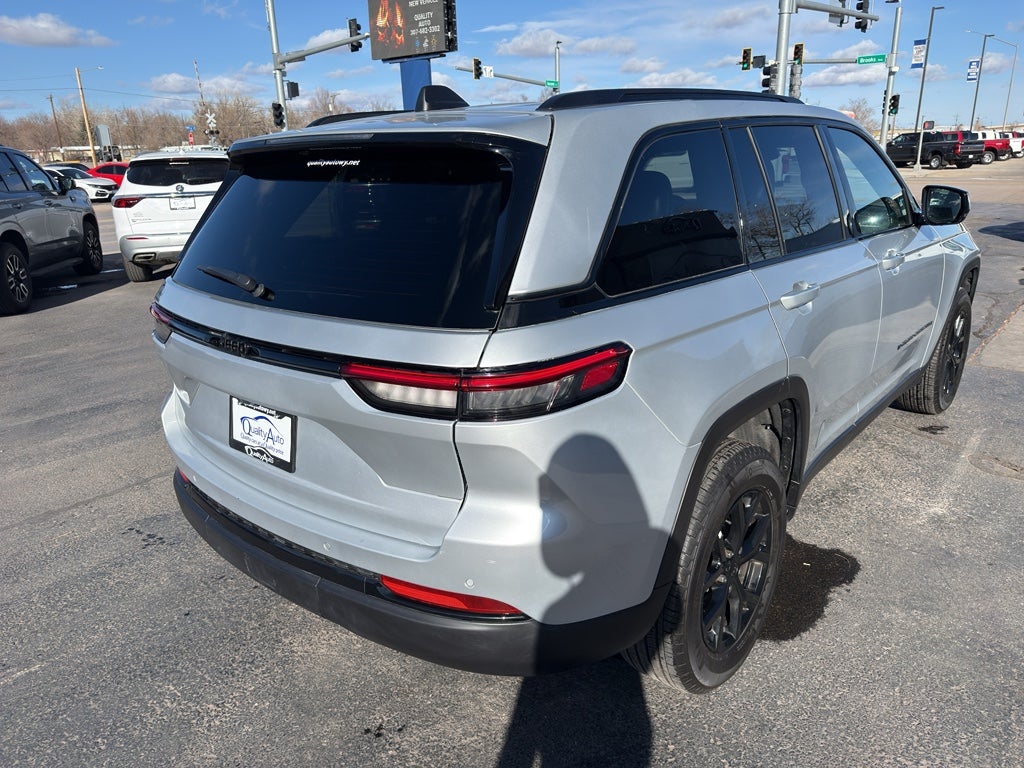 2025 Jeep Grand Cherokee Laredo