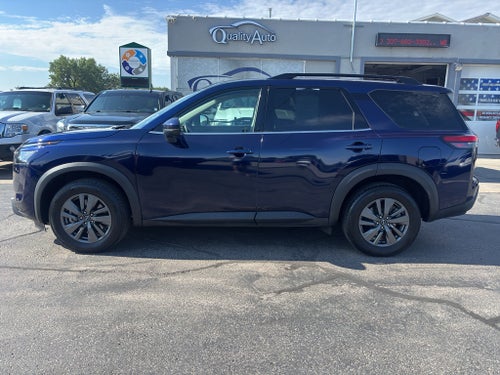 2024 Nissan Pathfinder SV