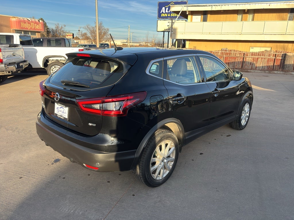 2022 Nissan Rogue Sport SV