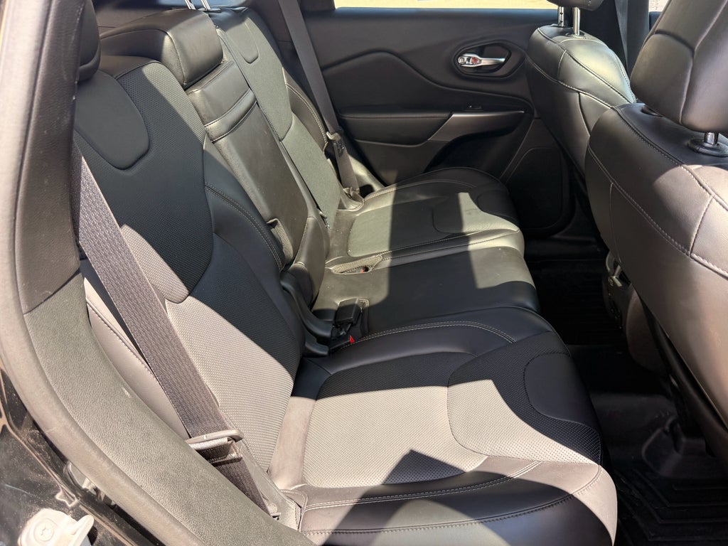 2019 Jeep Cherokee Overland