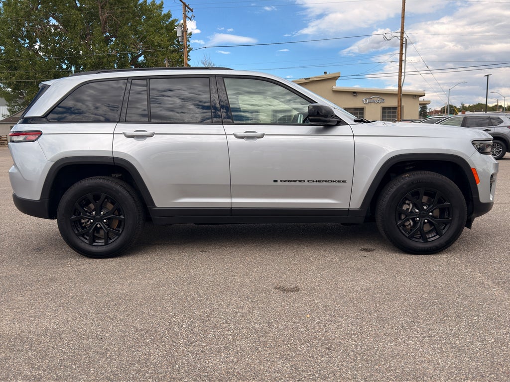 2025 Jeep Grand Cherokee Laredo