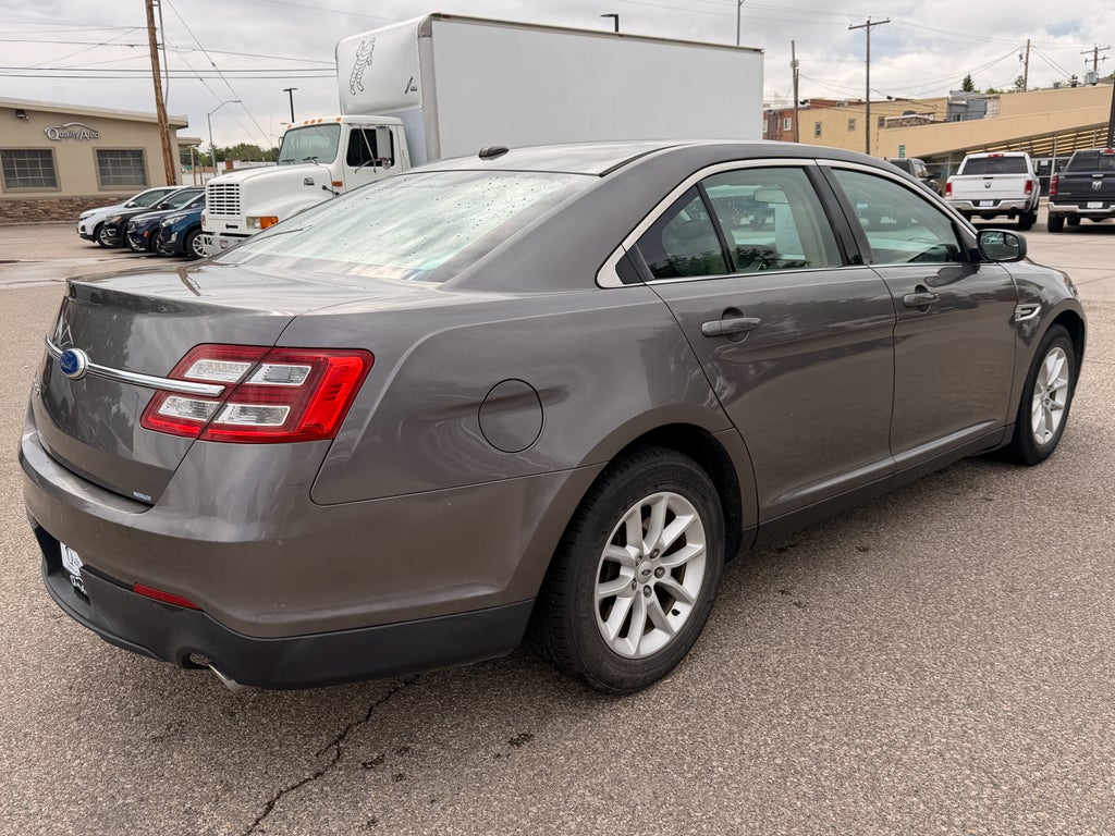 2013 Ford Taurus SE