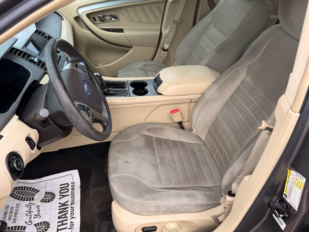2013 Ford Taurus SE