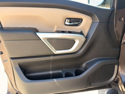 2017 Nissan Titan SV