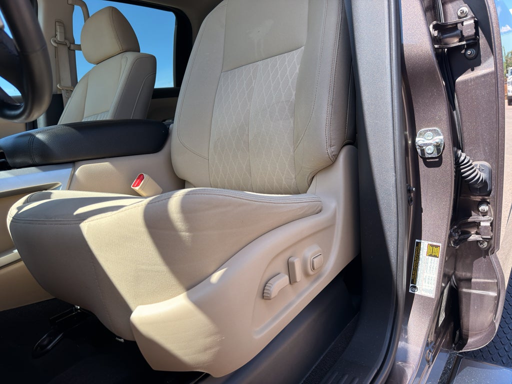 2017 Nissan Titan SV