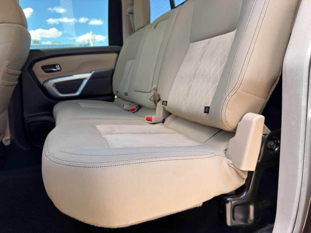 2017 Nissan Titan SV