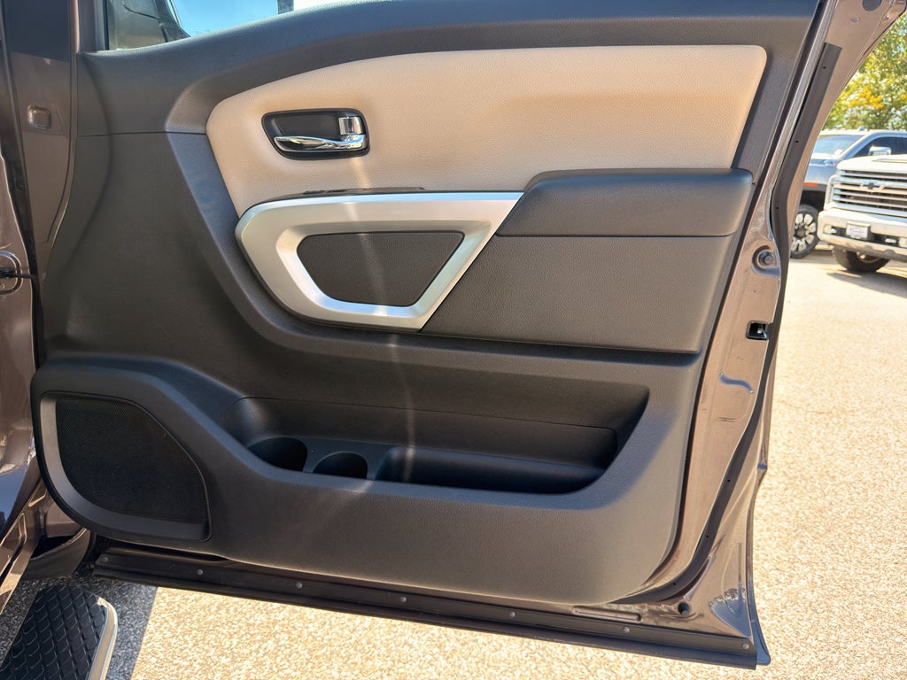 2017 Nissan Titan SV
